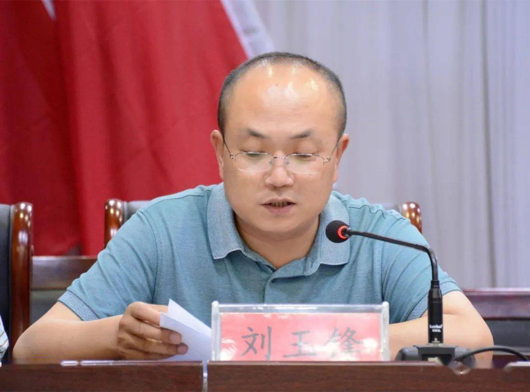 河北镇党委书记刘王锋致辞▼签约仪式上,与会领导分别介绍了我县脱贫