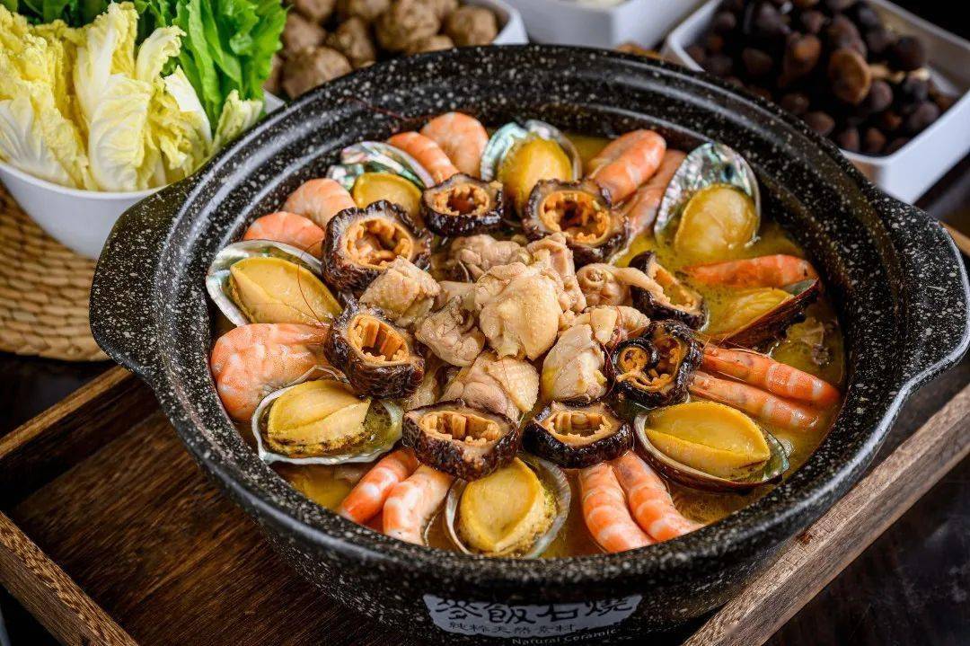 只需一锅「鲍鱼鸡煲」·guangzhouwan02即使是做鸡煲,海鲜也不能少