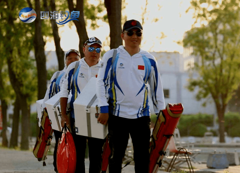 看上几分钟,打开《四海钓鱼》频道随便一个节目,第一步按我说的来啊