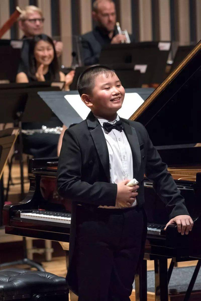 关注星海杯星海杯总决赛一等奖获得者记星海小艺术家李哲翔