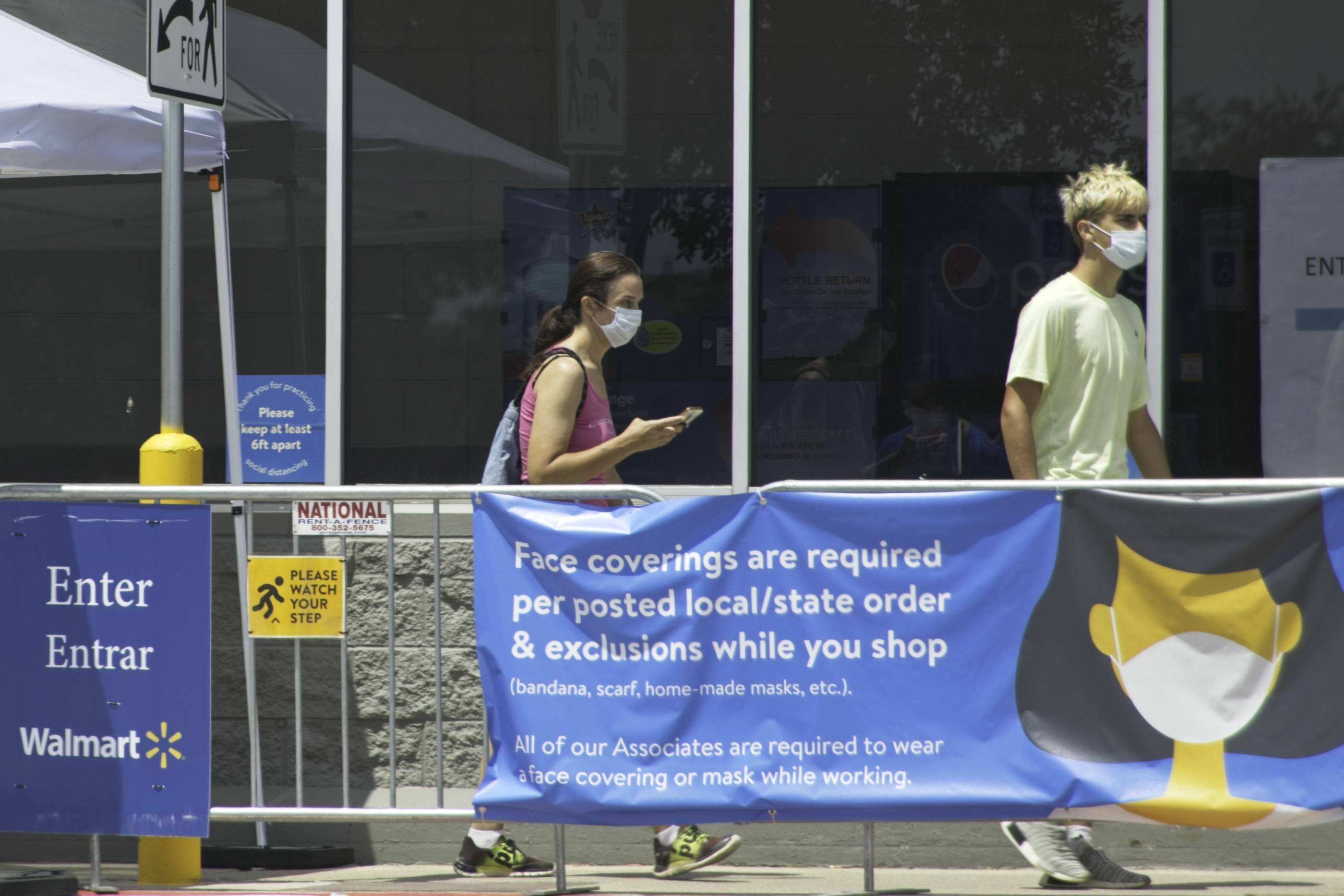 沃尔玛要求7月20日起所有顾客戴口罩