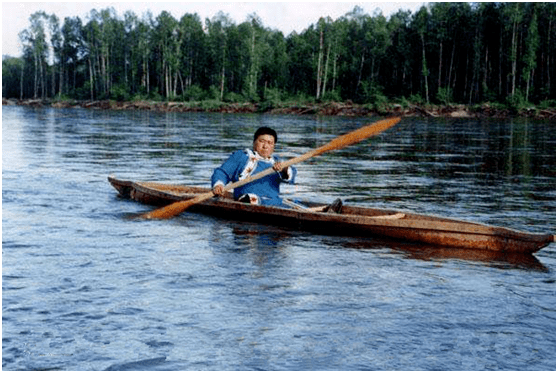 省民族博物馆收藏的鄂伦春族桦树皮船征集于黑龙江省塔河县十八站