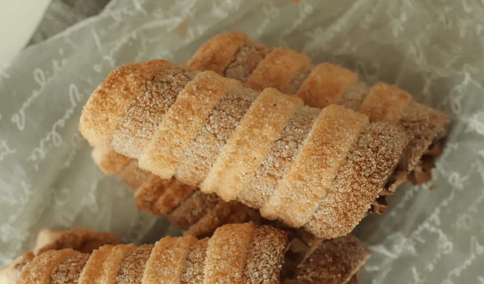 双层酥皮,灌满奶油,韩国超火的羊角酥,一上架就被抢光,_可可