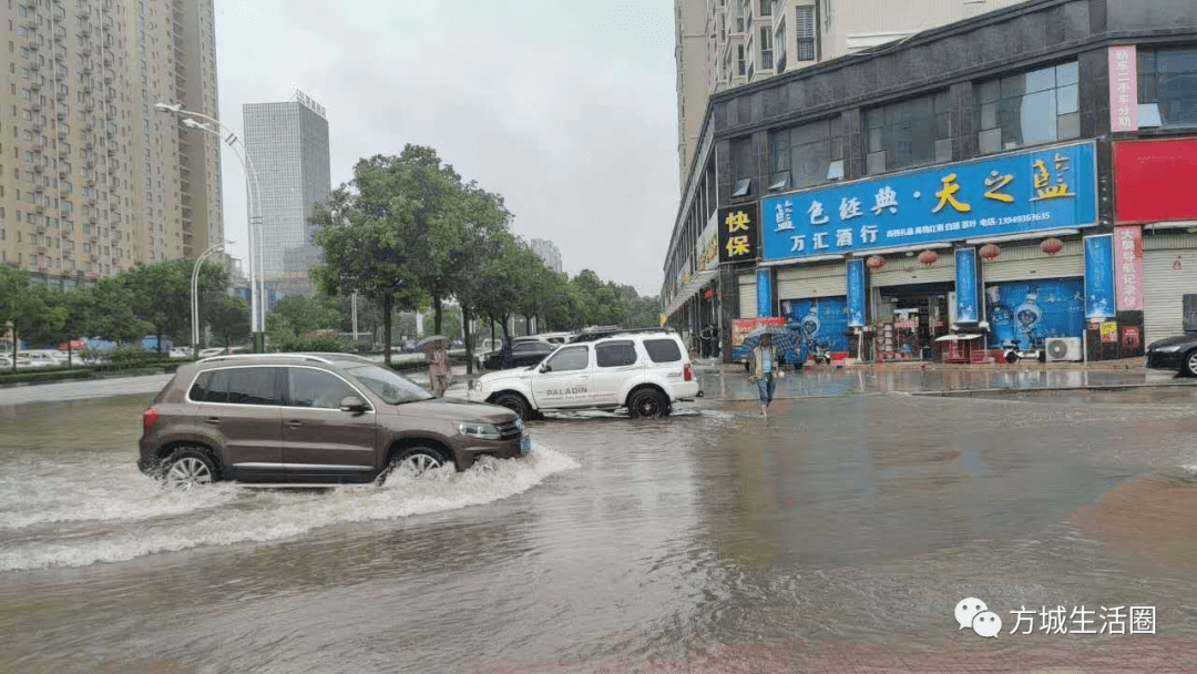 视频方城发水啦位于全市暴雨中心位的方城县开启水塘模式