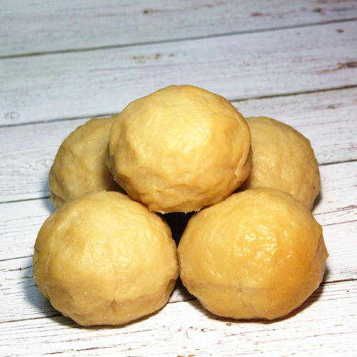 灰粑是远近闻名,独具风味的南川特色美食,形状椭圆,外观有点像不成形