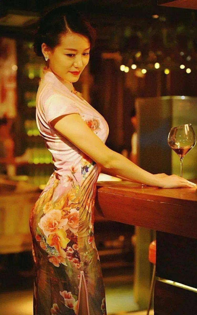 旗袍的风韵世人皆晓,而旗袍的故事几人能知?_女子
