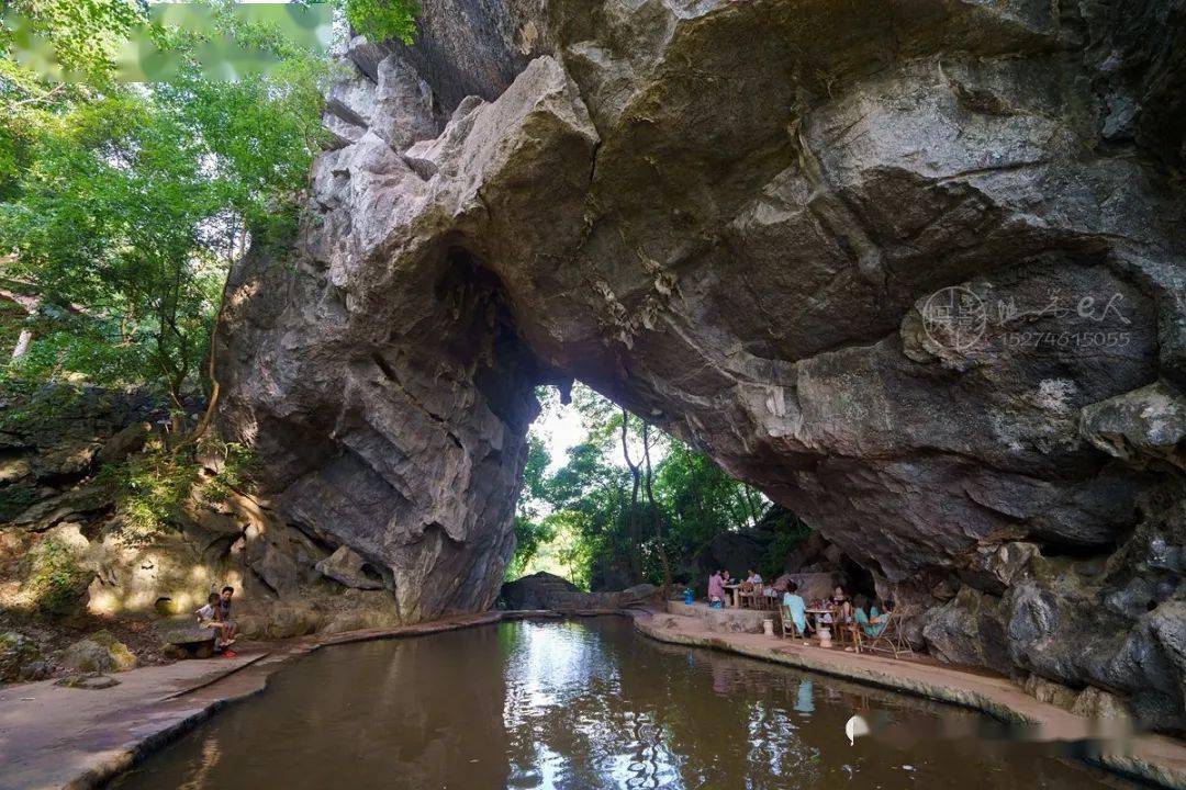 穿岩位于东安县川岩乡川岩村;翠岭的尽头,石岭侧边突然斜出一块巨石