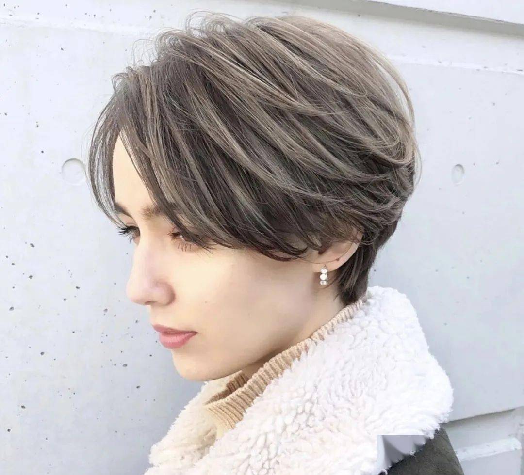 发型欣赏撇耳头短发发型