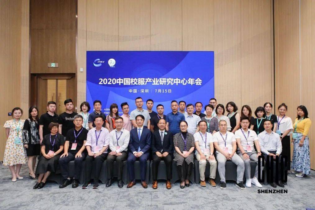 服装艺术设计学院副教授杜劲松,无锡工艺职业技术学院党委书记梁惠娥