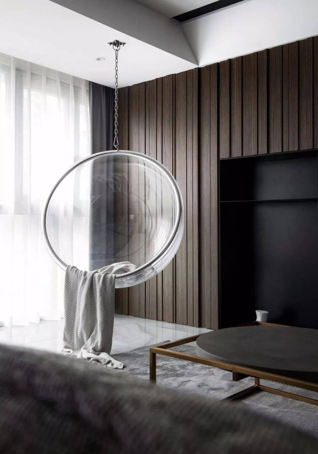 多处运用黑色金属材质,细节凸显空间的冷静硬朗▲ 平面布置图▲ 建筑