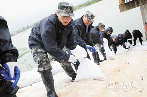 江苏省南京市高淳区民兵抗洪抢险突击队火速奔赴抗洪一线