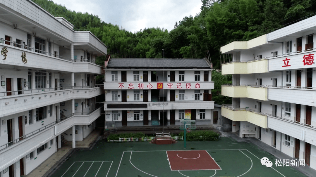 如今的玉岩小学是当年区公安分局的所在地.