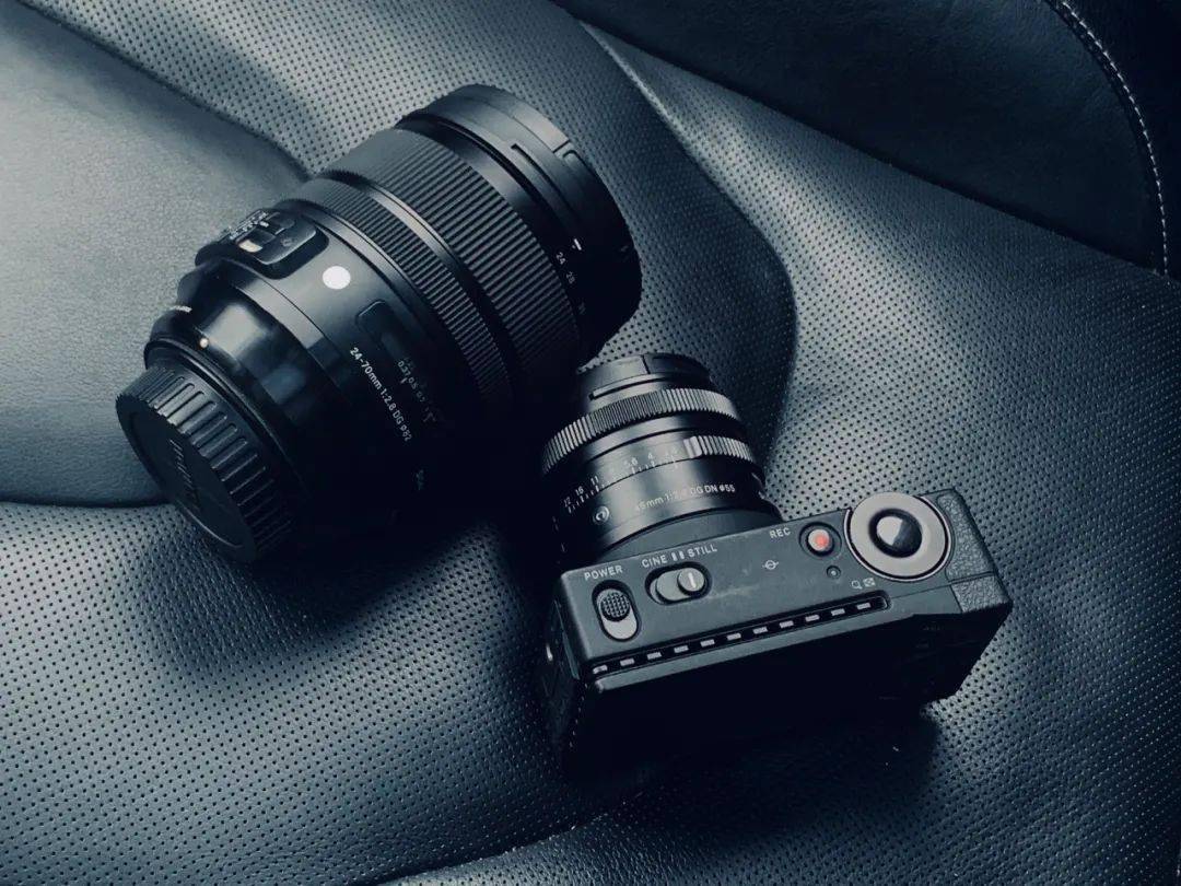8 dg hsm | art镜头与适马fp相机的体积对比.