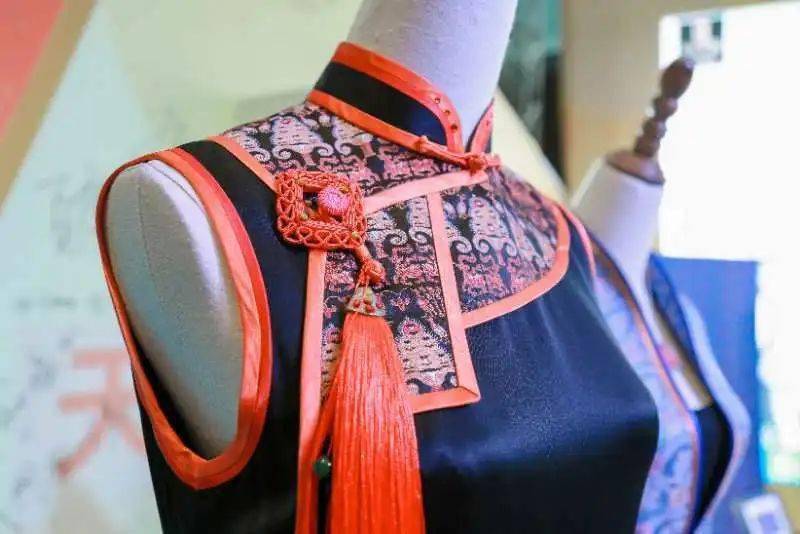 赞赞赞金堂造蜀锦产品亮相天府文创大集市