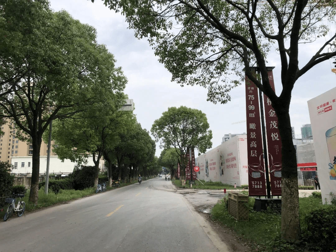 5公里,如果乘坐奉贤6路公交车换乘,时间约半小时.