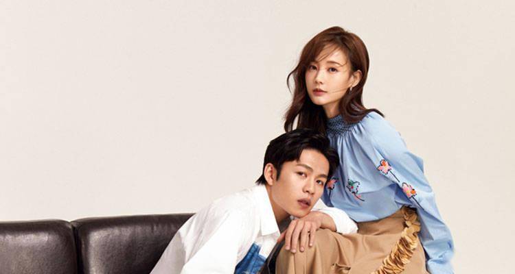 《我在时间尽头等你》发布了一组时尚大片,主演李鸿其,李一桐合体撒糖