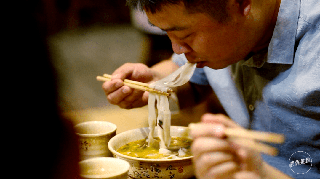 村里土生土长的一碗烩面为啥吃出了门庭若市的感觉