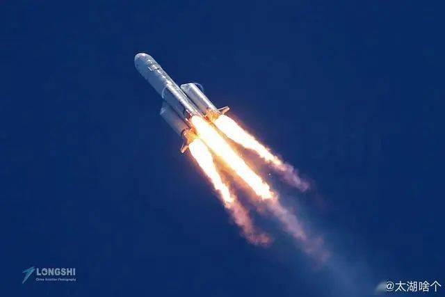 600定甚至以上的巨炮加上他们丰富的经验,就能拍摄到火箭身上的马赫环