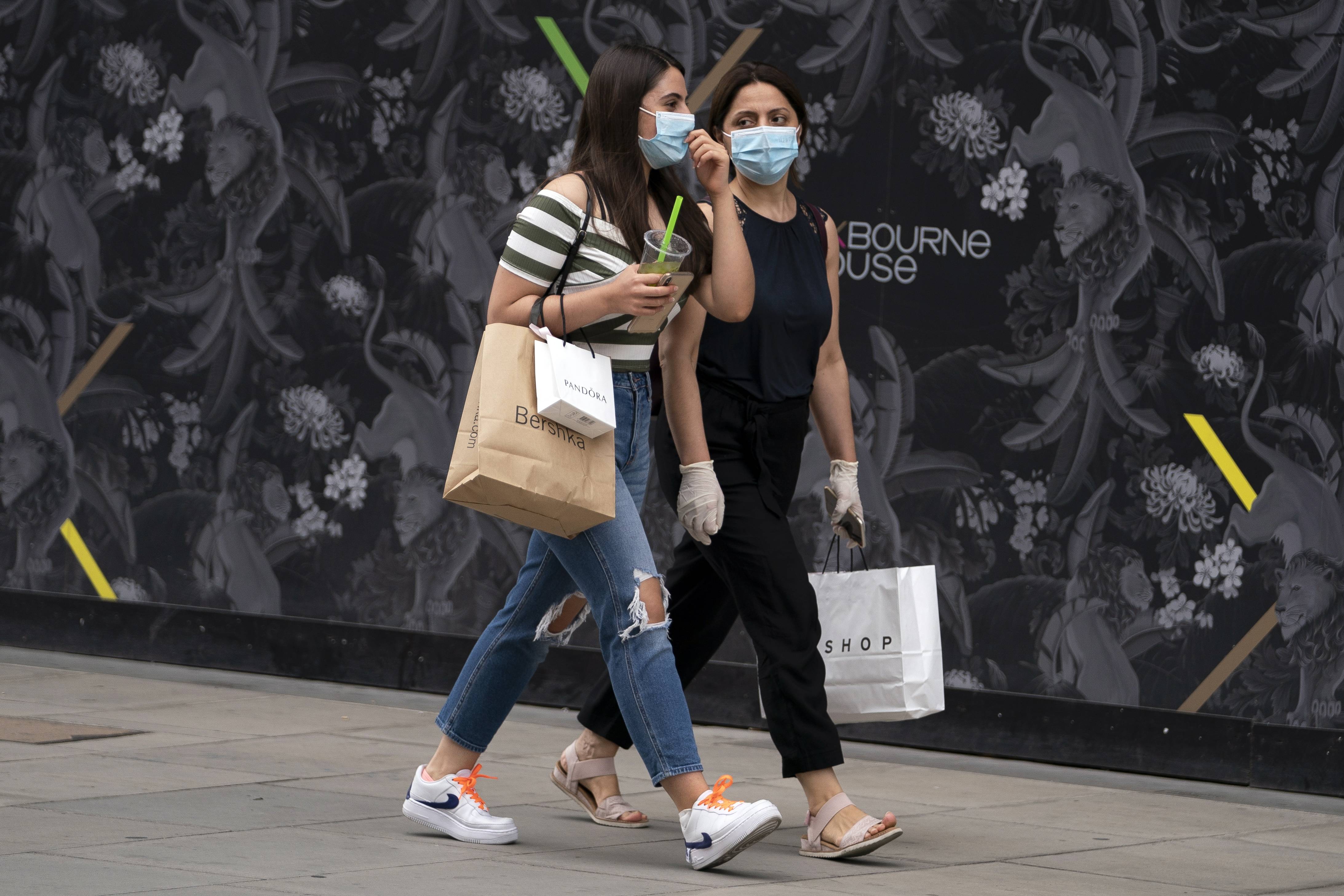 英格兰地区开始实施"口罩令"