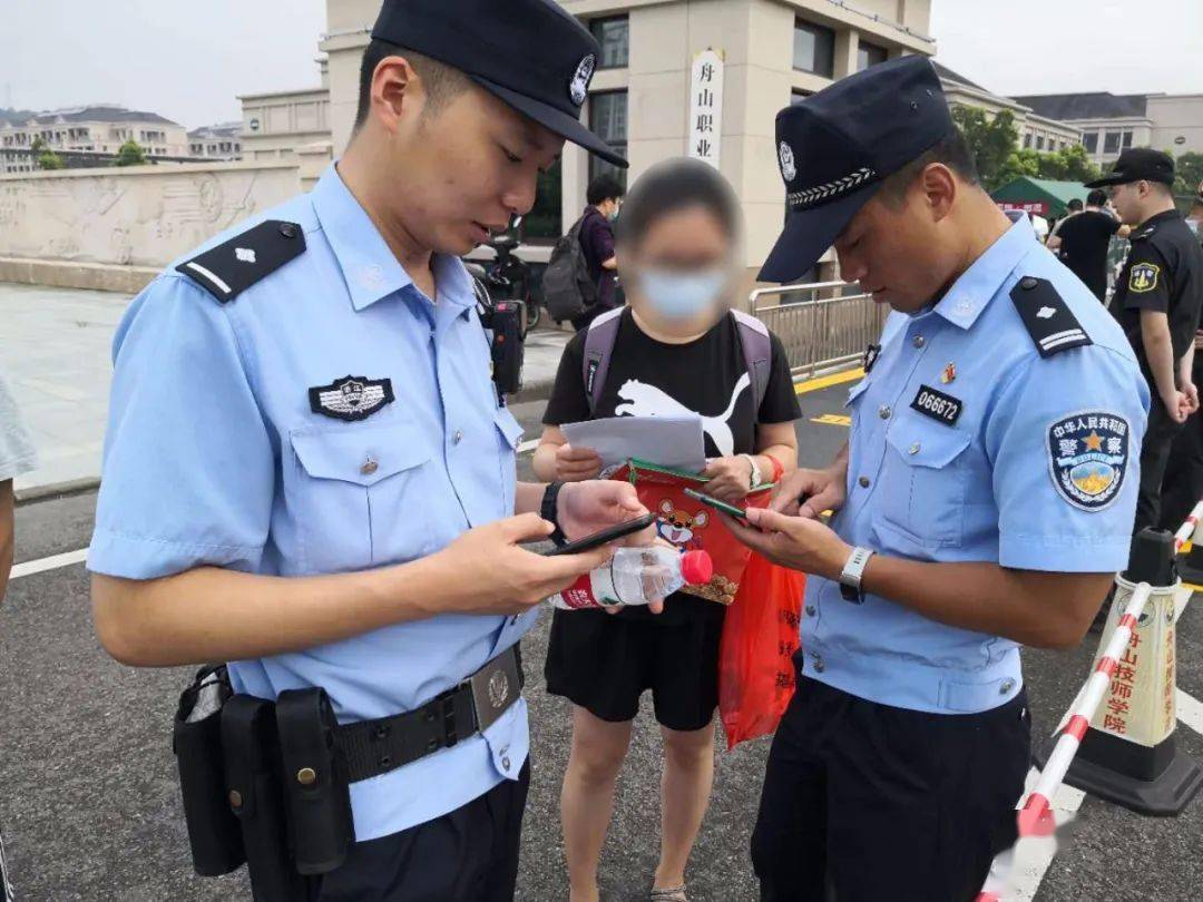 早上的公考有考生出了意外状况警察蜀黍