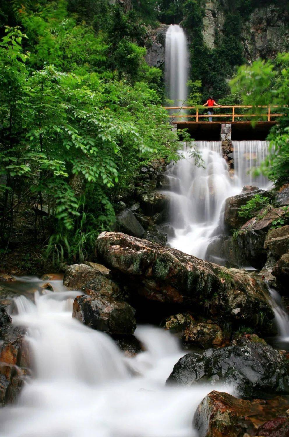 黄岩大瀑布门票参考:60元/人( 参与2020年"台州人免费游台州"活动 )