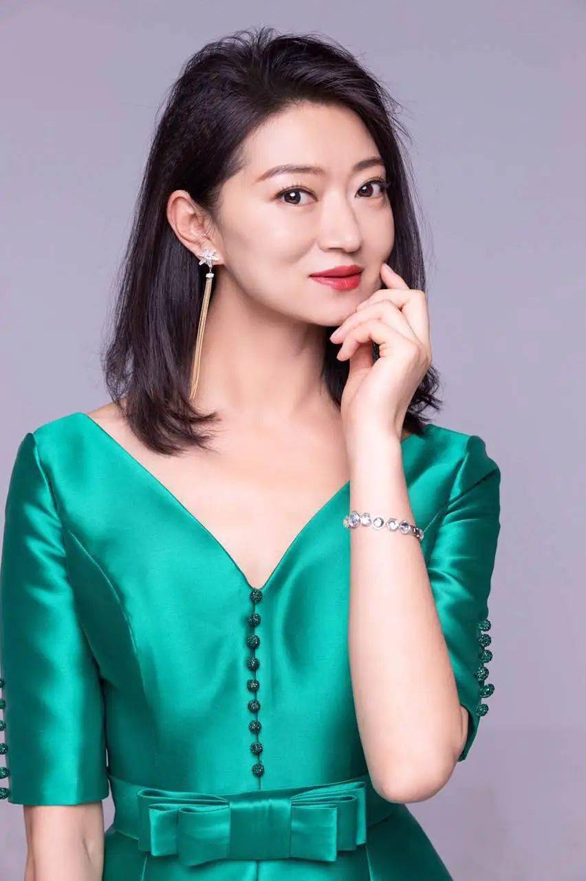 今天甘肃省歌舞剧院声乐演员魏娜,带着她的新专辑《回望》做