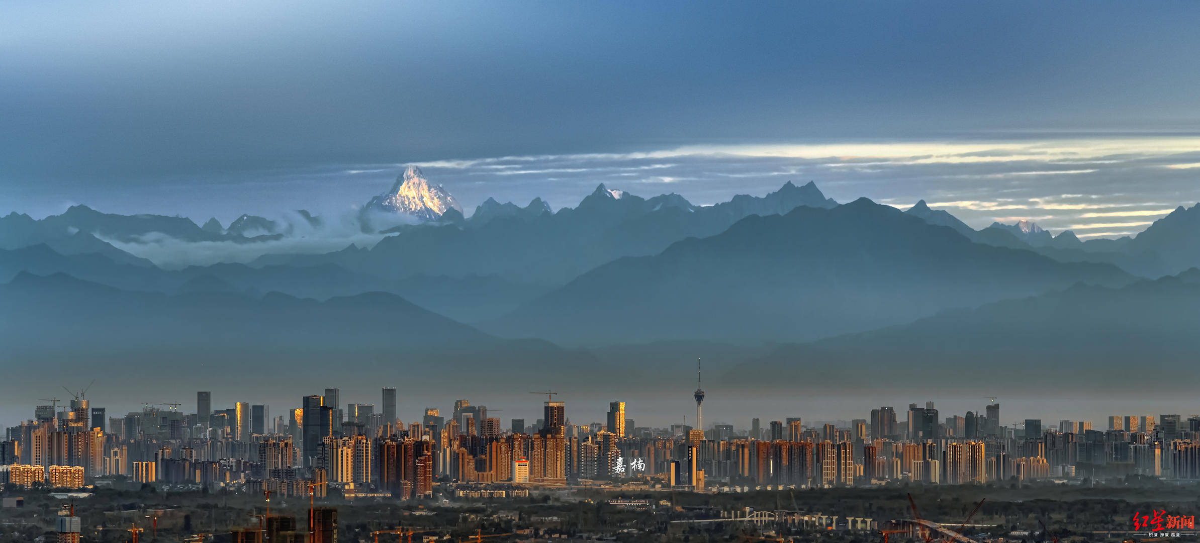 这张刷屏的成都遥望雪山照是"今年最漂亮的幺妹峰"_手机搜狐网