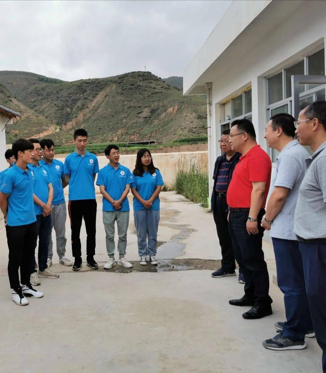 贾宁一行看望我院暑期三下乡社会实践团队