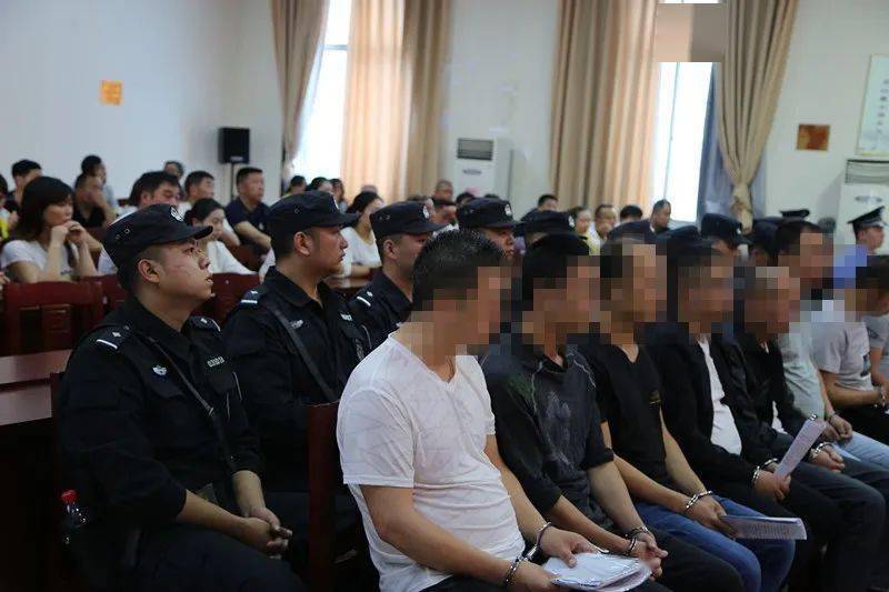 以打开路, 先后打掉插手民间纠纷,充当"地下出警队"的张某钦黑社会