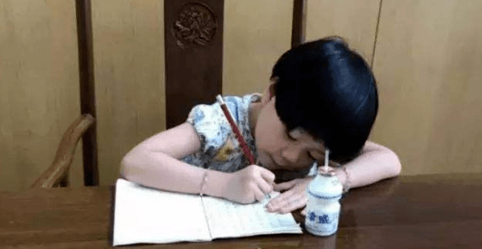 防驼背神器明星妈妈胡可推荐坐姿不正智能提醒1秒变挺拔