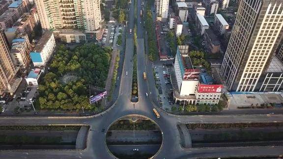 航拍衡阳解放路横贯东西高新区华新段被誉为黄金大道