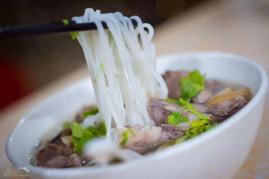 们走进钟爱的那家店 ——  干粄干面加  猪肉猪杂汤 还有 牛肉粄汤,面