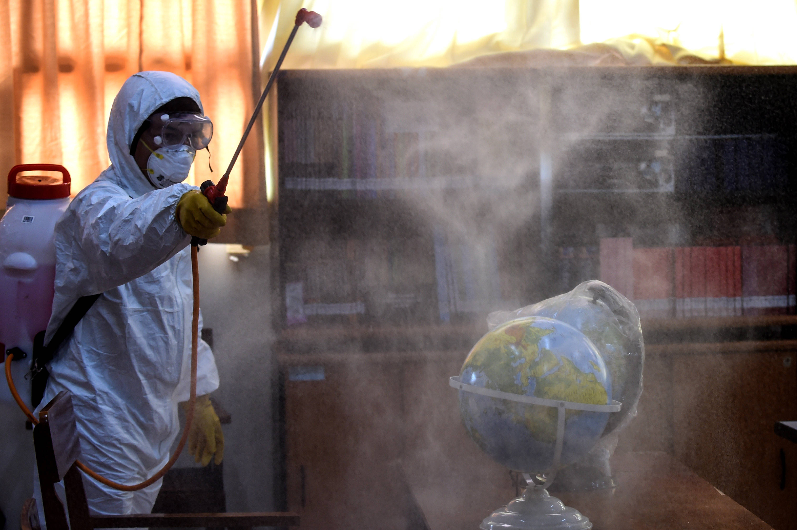 无问西东——写在新冠疫情构成"国际关注的突发公共卫生事件"半年之际