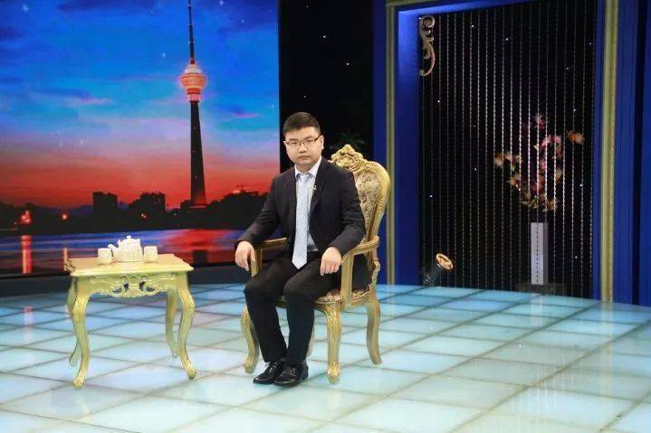 湿父郭云鹏接受央视朱讯专访,作品入编《对话中国》大型文献史册,乒乓