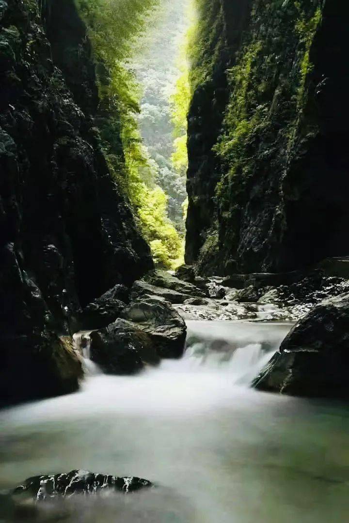 溪秘境觀瀑 公溪峽溯溪 湘黔古道探幽 寶瑤古寨熬茶 | 深度體驗