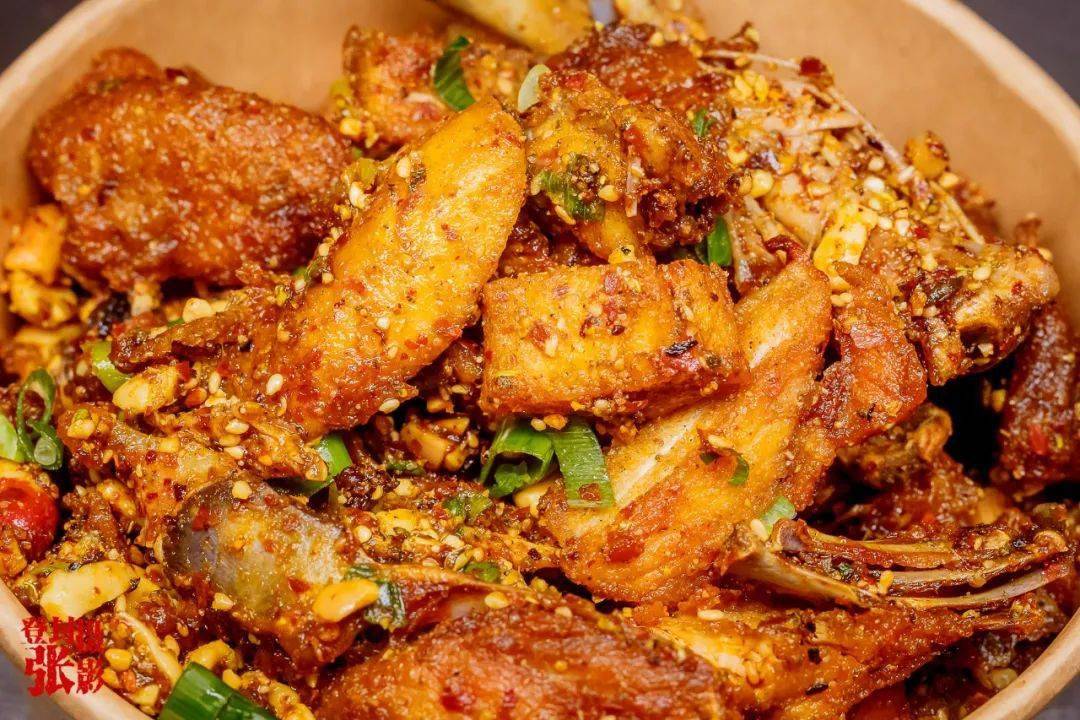 每份麻辣香酥鸡现点现做口感新鲜 3 花生,葱花,辣椒 都是缺一不可的