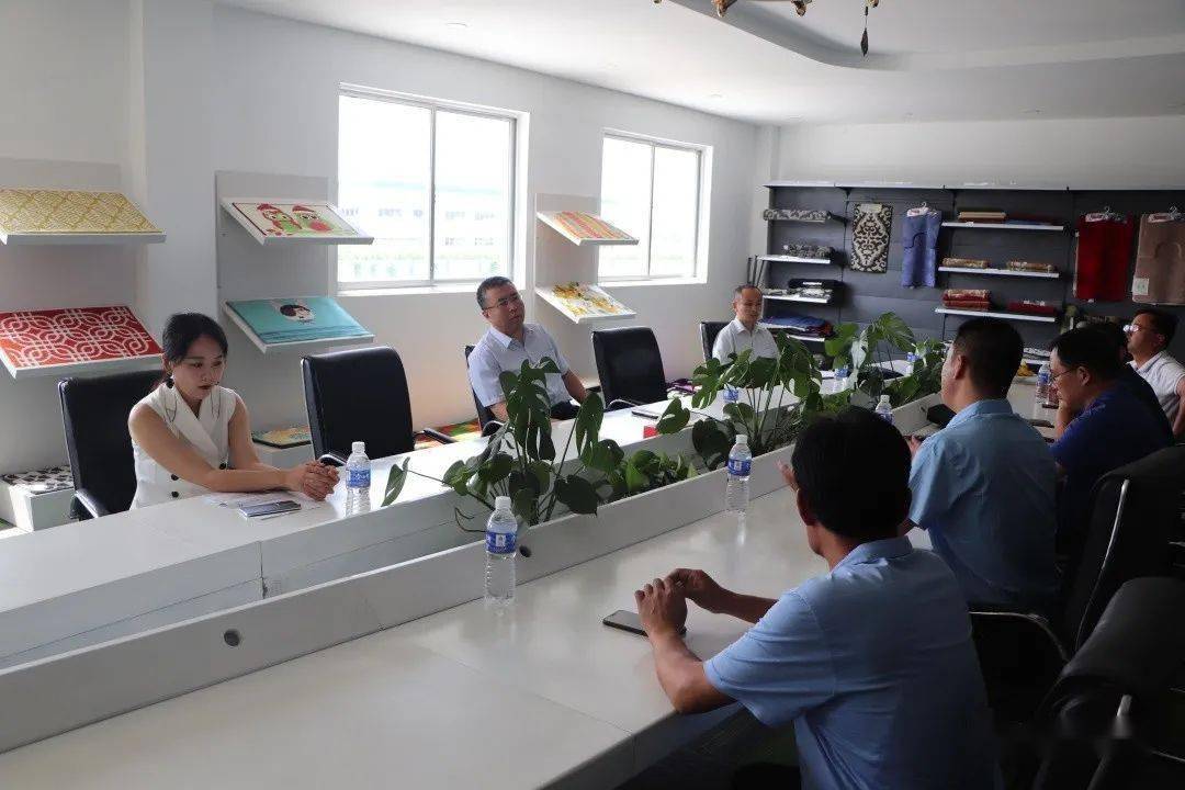 张翔一行到黄墩镇爱迈家居(日照)有限责任公司进行走访调研,参观企业