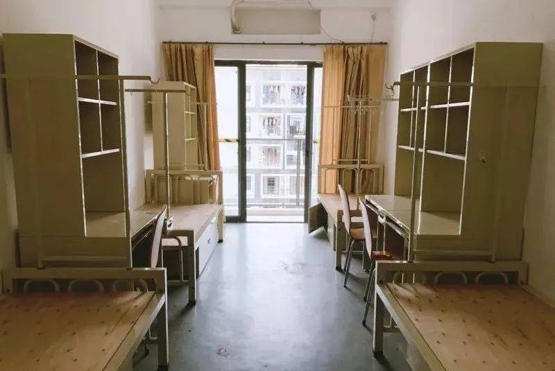 尊享豪华基础设施,甚至连厕所都有空调…_大学