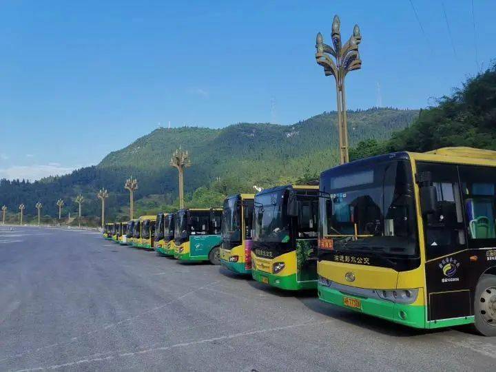 顺向大转盘-北大街-鑫沃世纪城逆向鑫沃世纪城-彭一小-大转盘822公交