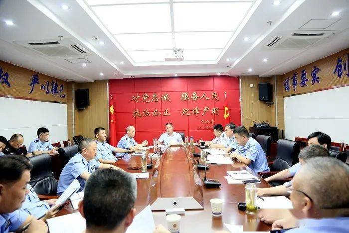 7月30日晚,市公安局党组书记,局长刘雪原主持召开全市公安机关创城