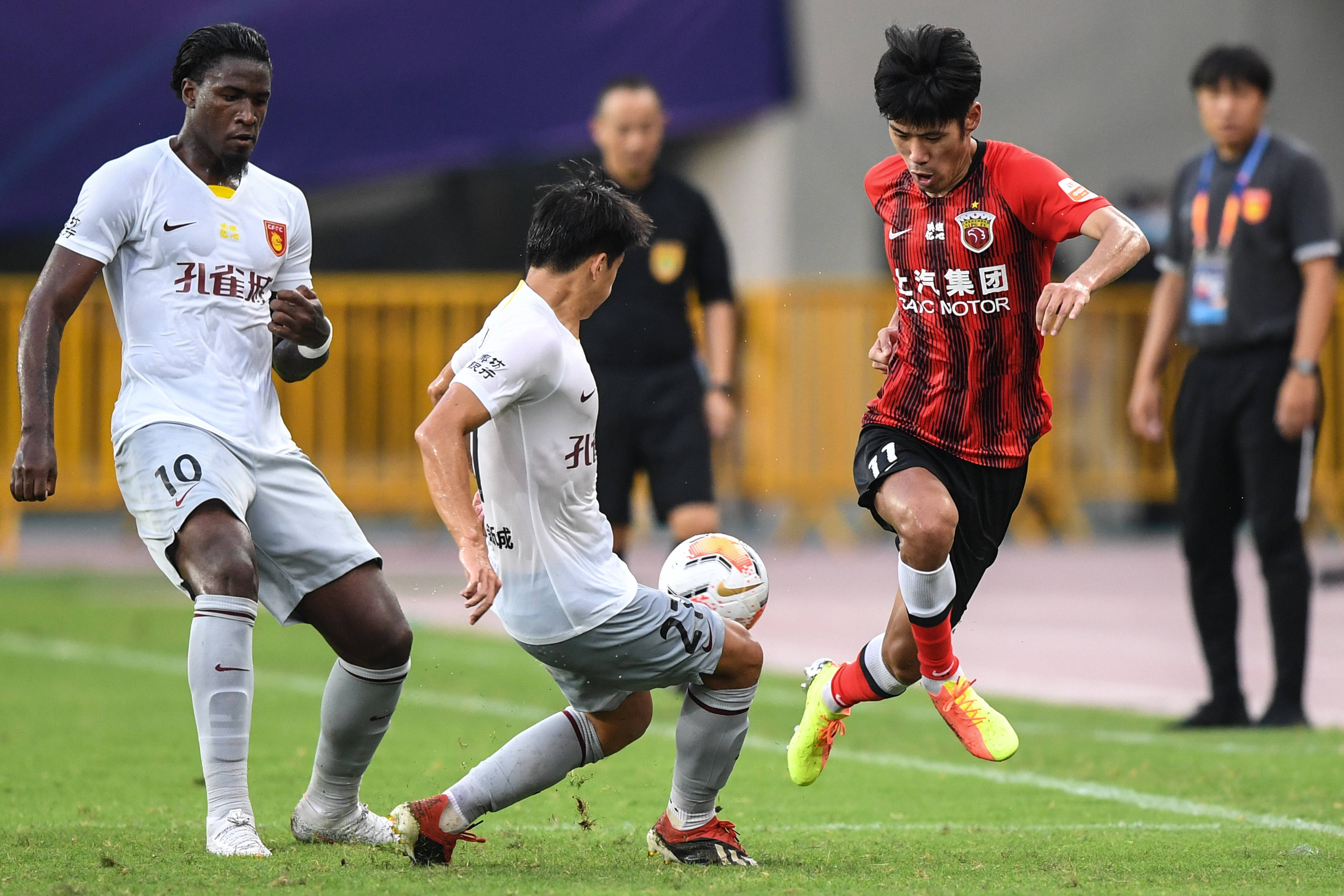 足球——中超:上海上港胜河北华夏幸福