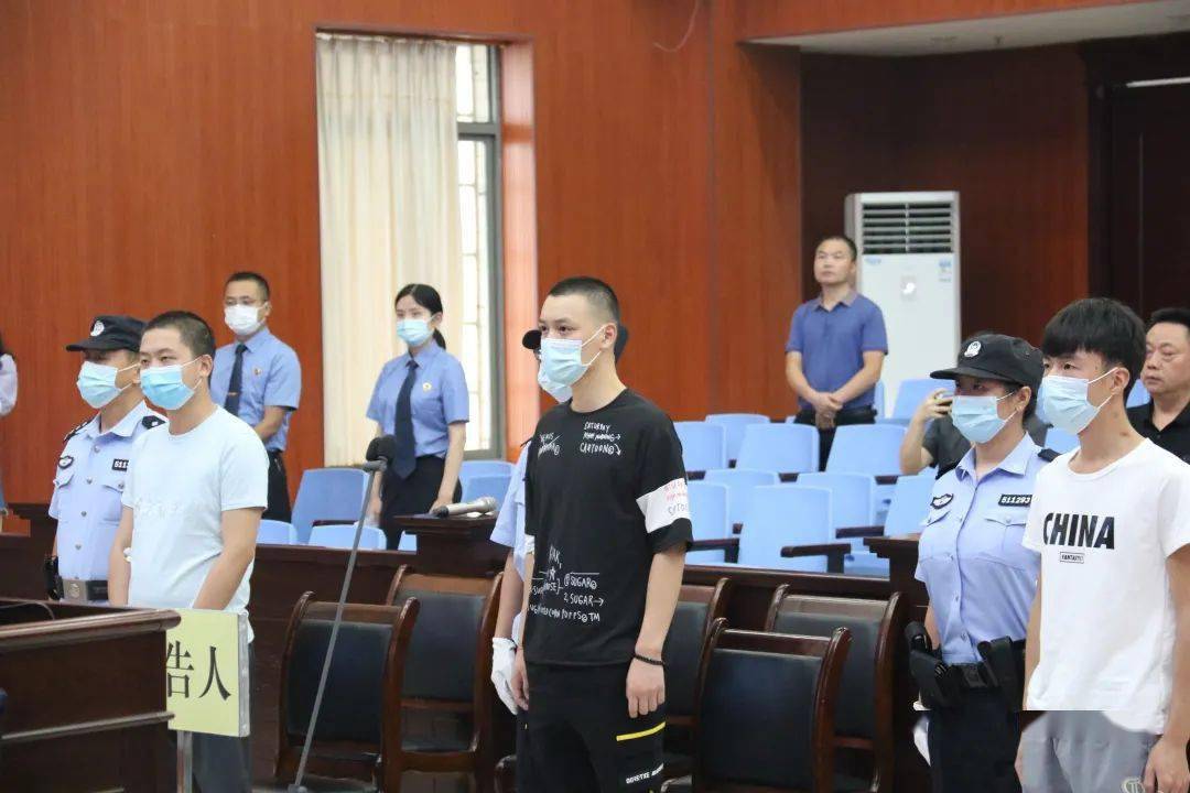 以赵某为首的恶势力犯罪团伙共计35名被告人多次在南部县实施聚众斗殴