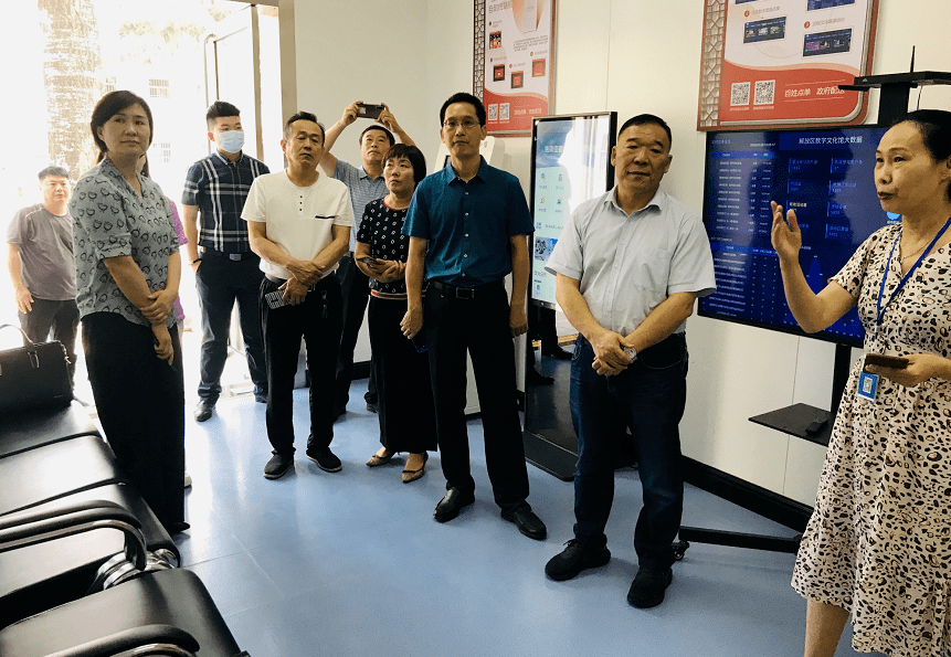 开封市尉氏县人民政府副县长于大工一行参观解放区文化馆总分馆建设