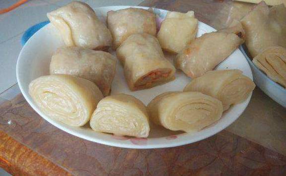 鹿泉特色风味小吃,半烫面和面,口感特别的筋道,薄薄的面皮如纸,层次