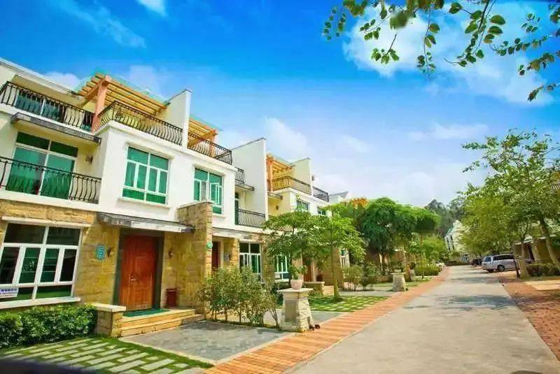 满足现代人度假需要现代的泰式风情设计入住群山围绕的古兜温泉别墅