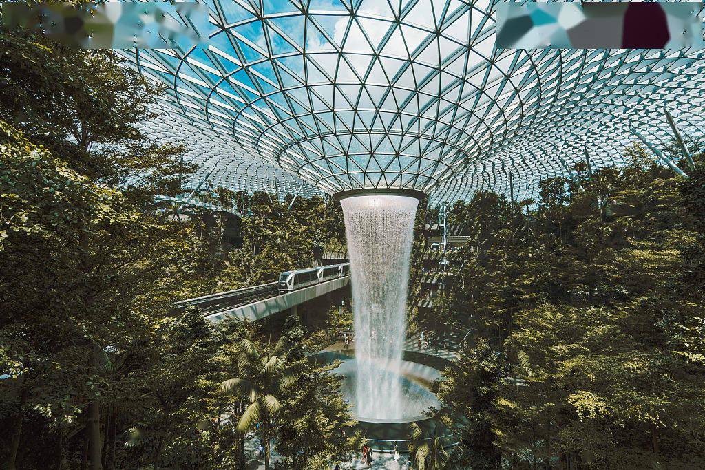新加坡:星耀樟宜 在花园机场中欣赏全球落差最大室内瀑布