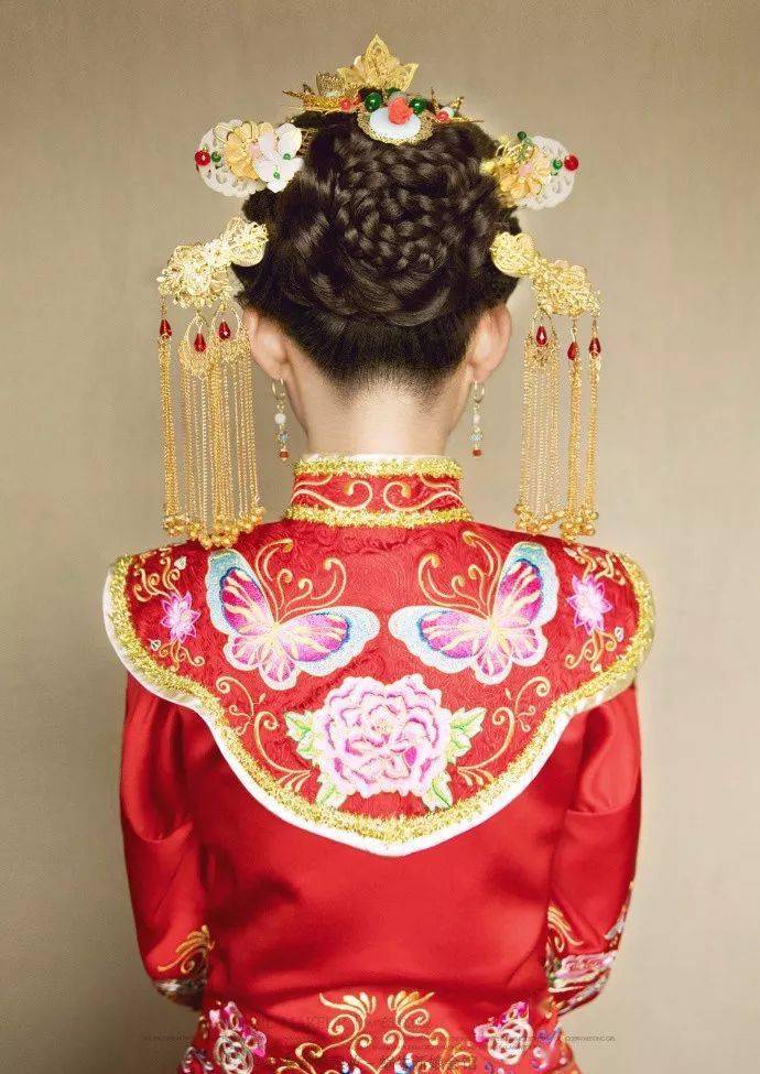 中式婚纱照背影图片