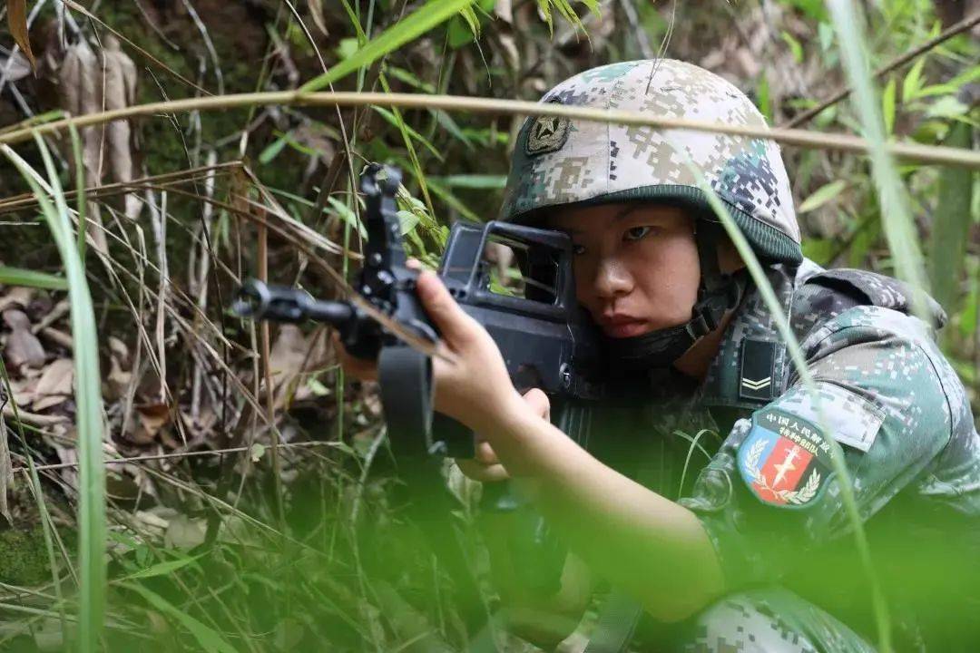 南阳20岁"女枪王"成长记_白莎