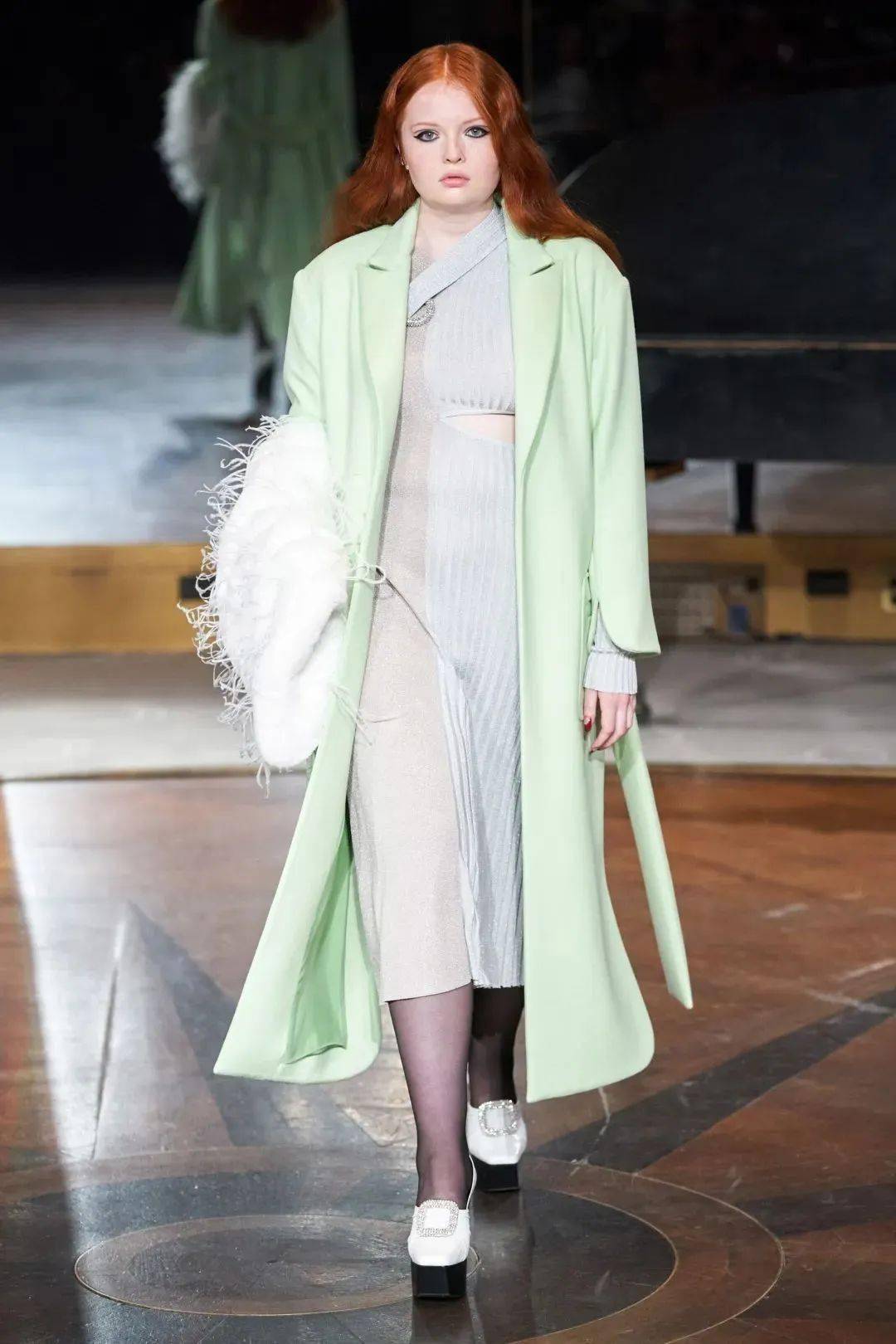 极具浪漫诱惑2020秋冬流行色彩时装周配色赏析