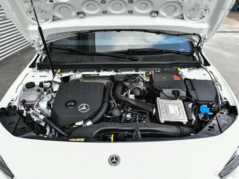 新款北京奔驰a180l正式上市 售23.28万元